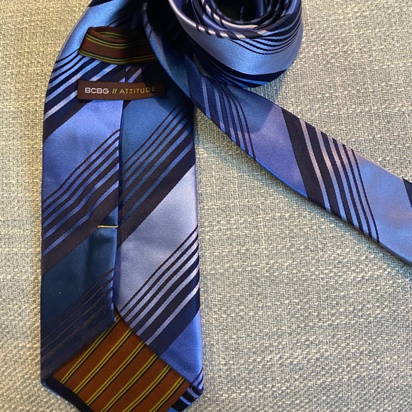 Men’s tie - Picture 2 of 3